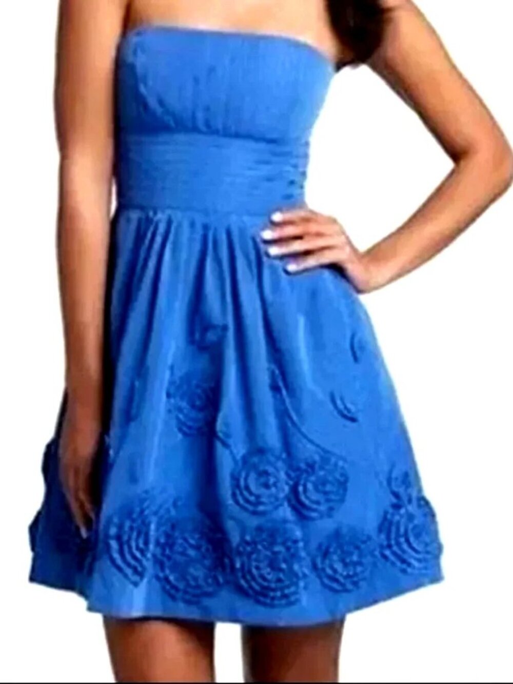 BCBGMAXAZRIA 3D fabric rosettes Cocktail Dress size 8